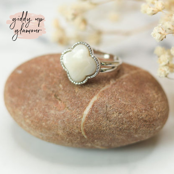 Mother of Pearl Clover Fashion Ring